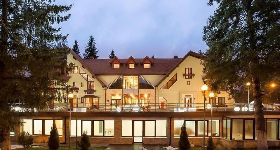 Vila Pinul Si Mesteacanul Poiana Brašov Exteriér fotografie